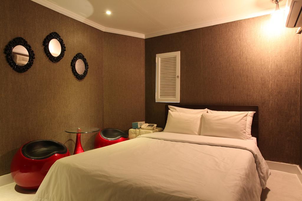 Hotel Goguma Shinchon Séoul Extérieur photo