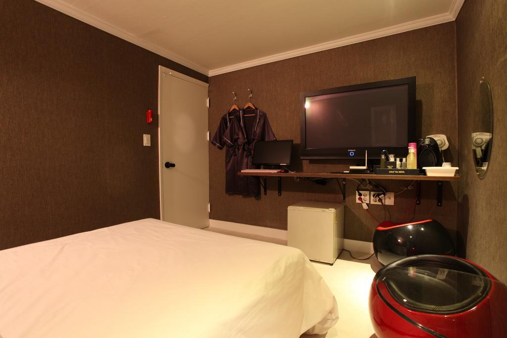 Hotel Goguma Shinchon Séoul Extérieur photo