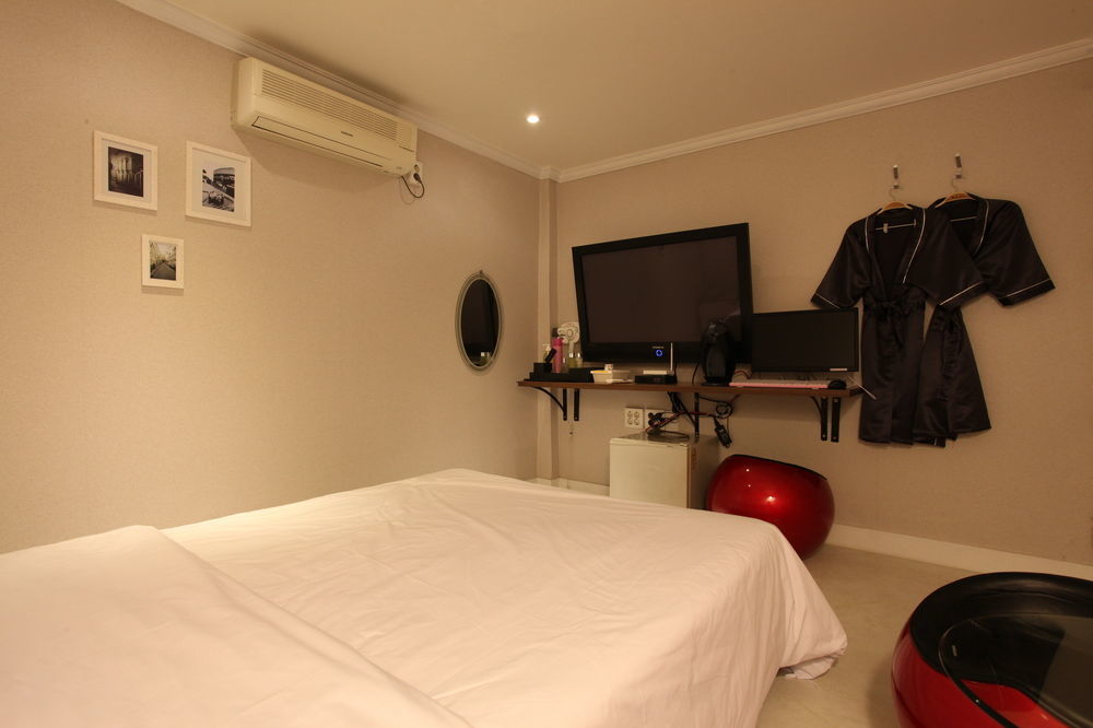 Hotel Goguma Shinchon Séoul Extérieur photo