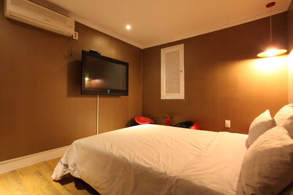 Hotel Goguma Shinchon Séoul Extérieur photo
