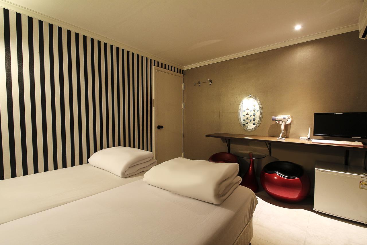 Hotel Goguma Shinchon Séoul Extérieur photo