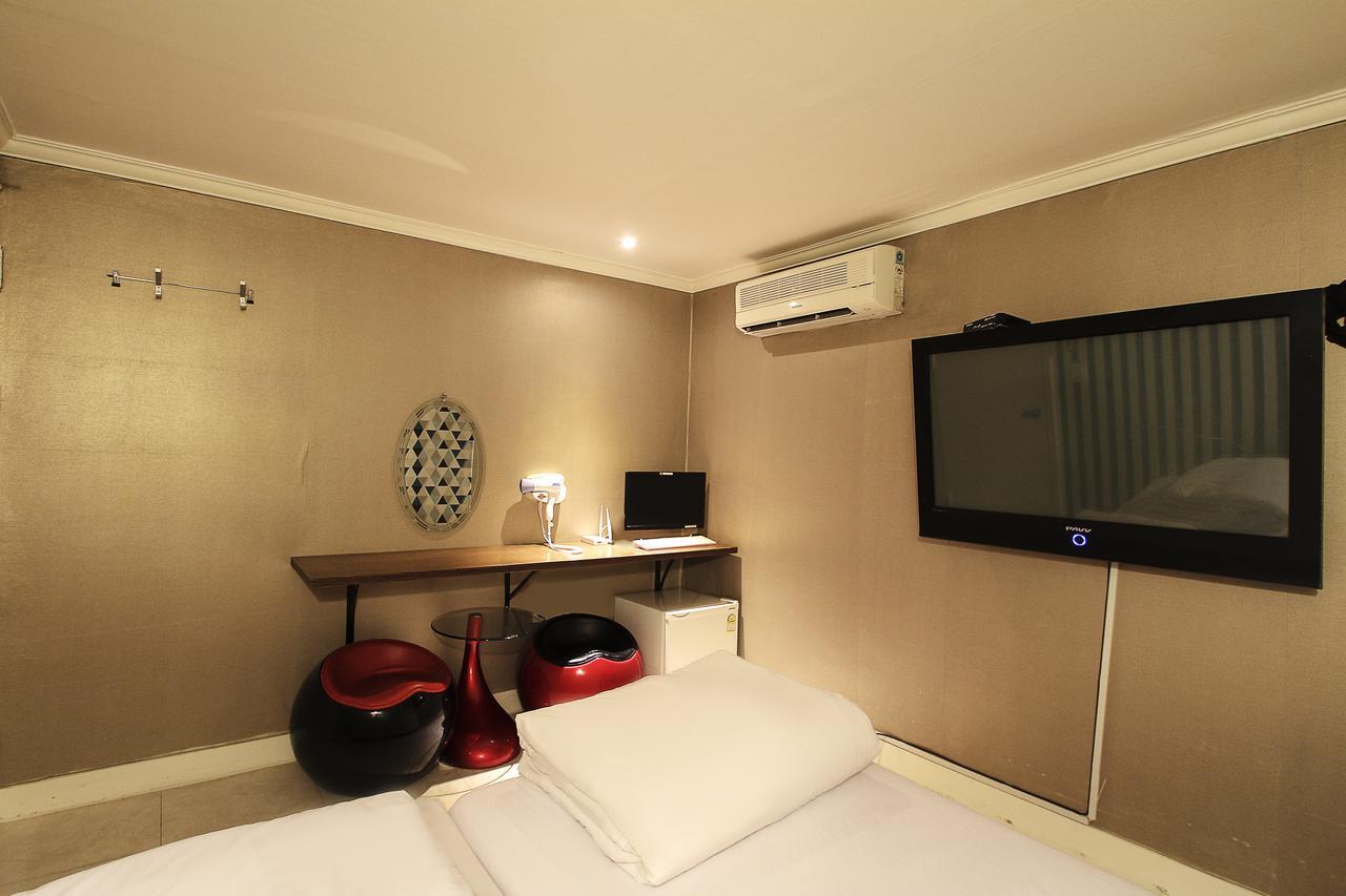 Hotel Goguma Shinchon Séoul Extérieur photo