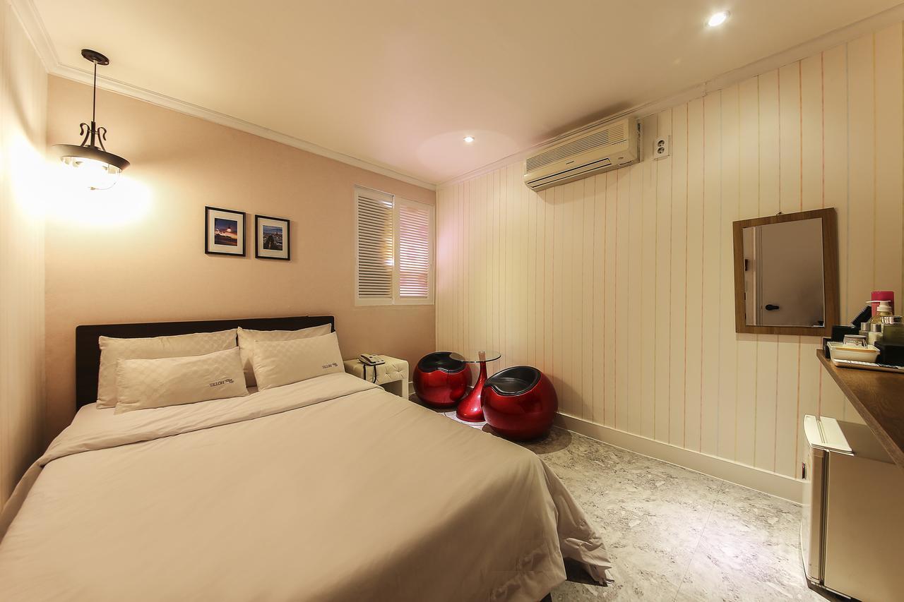 Hotel Goguma Shinchon Séoul Extérieur photo