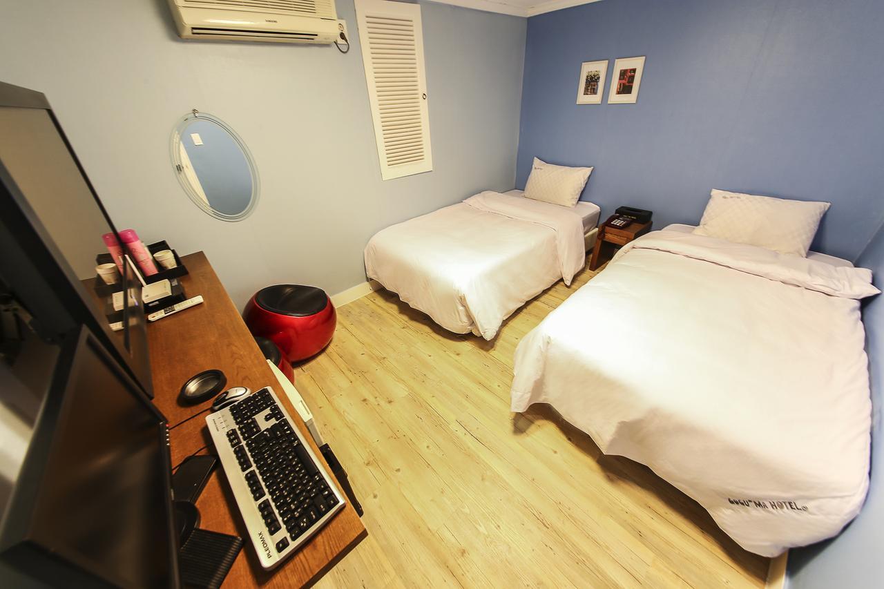 Hotel Goguma Shinchon Séoul Extérieur photo